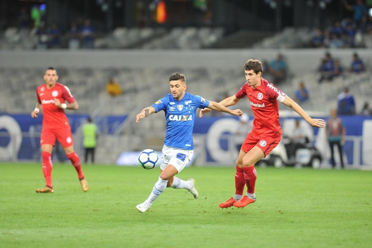 Imagens do duelo entre Cruzeiro e Internacional, no Mineiro, pela 22 rodada do Brasileiro 