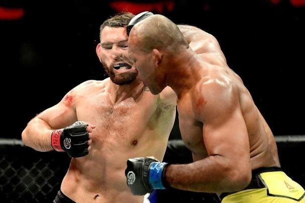 Ronaldo Jacaré venceu Chris Weidman por nocaute técnico no terceiro round