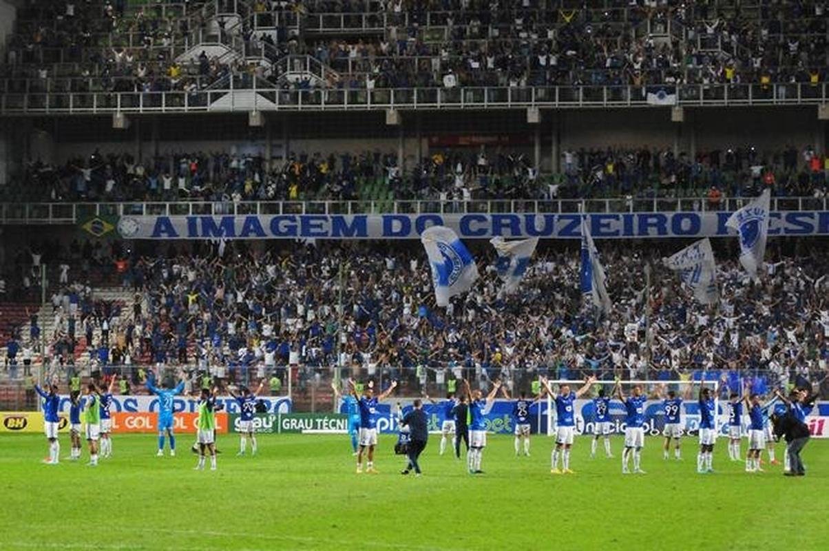 O Cruzeiro goleou o Nutico por 4 a 0 no Independncia, em Belo Horizonte, na 26 rodada da Srie B