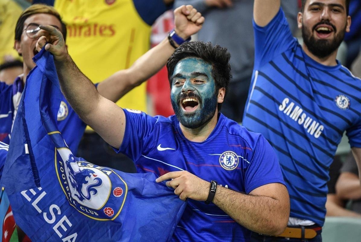 Arsenal e Chelsea se enfrentaram nesta tera-feira, diante de milhares de torcedores no Estdio Olmpico de Baku