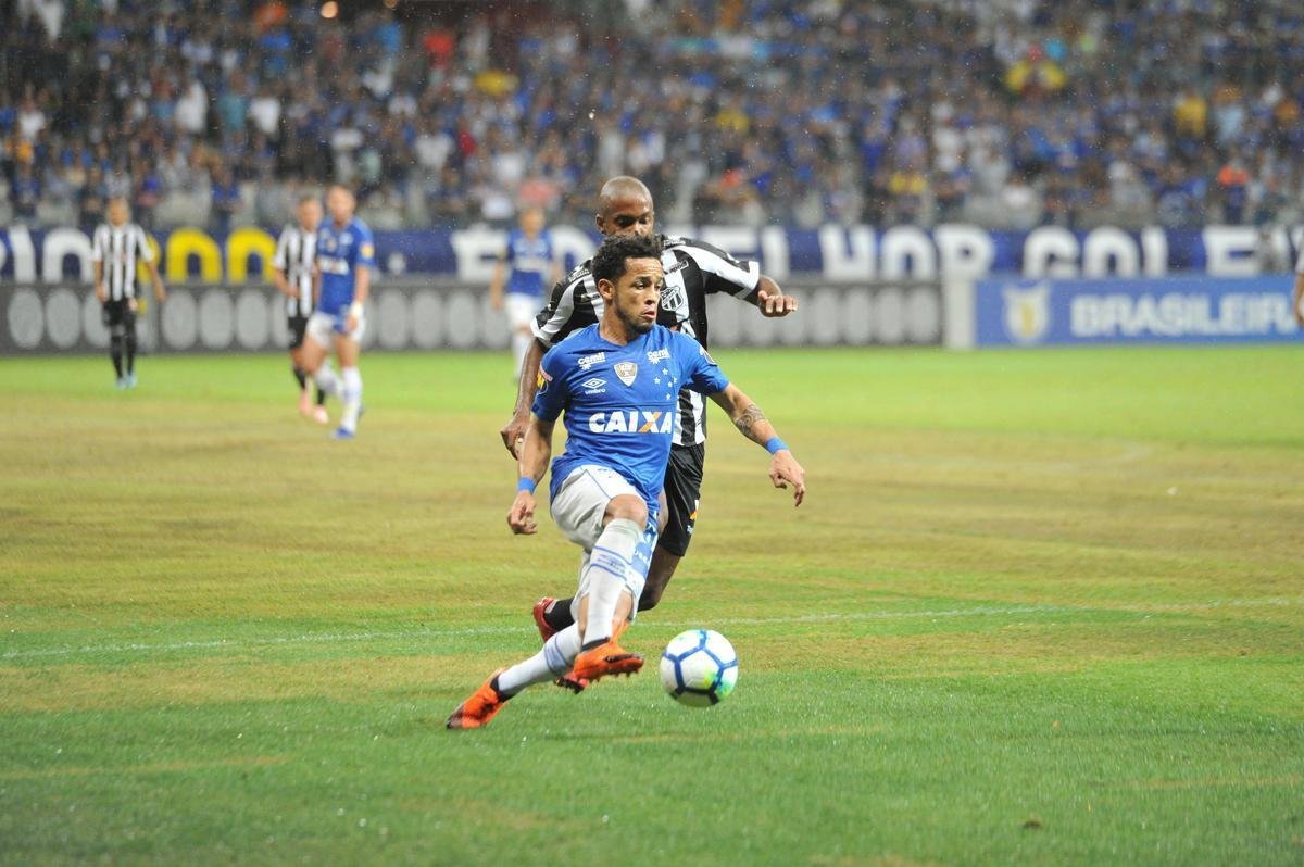 Fotos de Cruzeiro x Cear, no Mineiro, em jogo atrasado da 27 rodada do Brasileiro