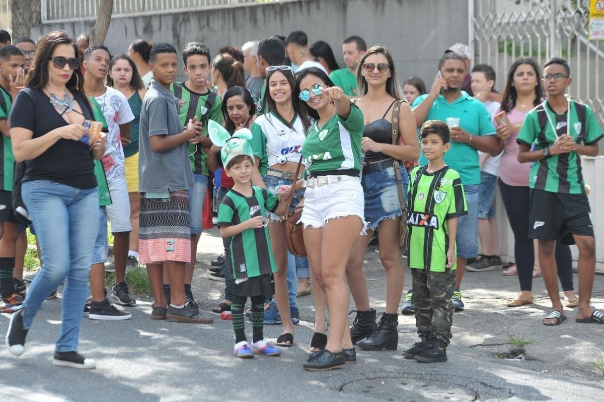 Imagens das torcidas de Amrica e Cruzeiro no clssico deste domingo, no Independncia, pela partida de ida da semifinal do Campeonato Mineiro