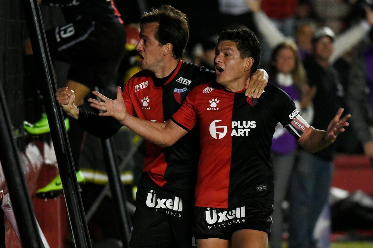 No segundo tempo, Coln virou com gols de Wilson Morelo e Luiz Pulga Rodrguez