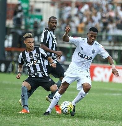 Atltico  derrotado pelo Botafogo, pela 31 rodada do Brasileiro, e fica mais distante do ttulo