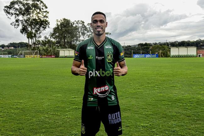 Novo reforço do América para 2022, o zagueiro Éder foi apresentado oficialmente no dia 10 de janeiro