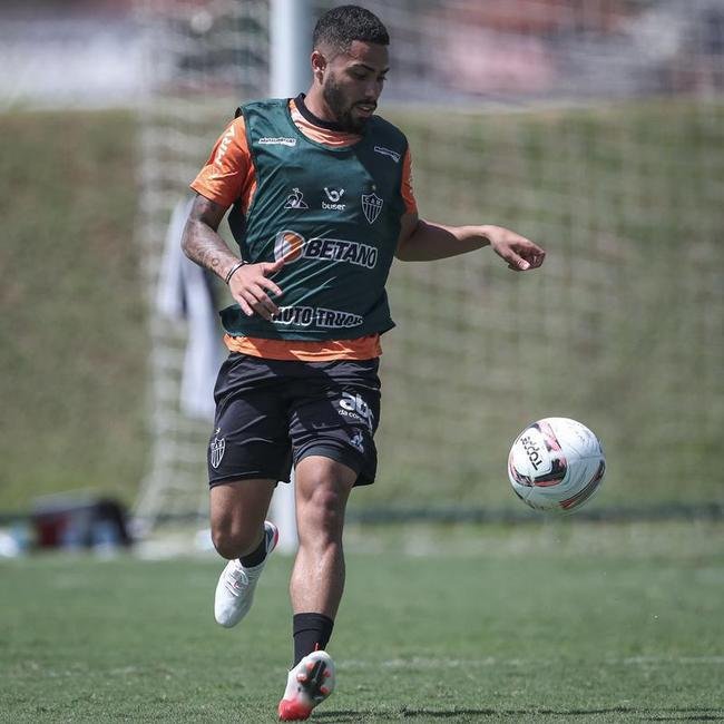 Comemorao pelo aniversrio do Galo e treino
