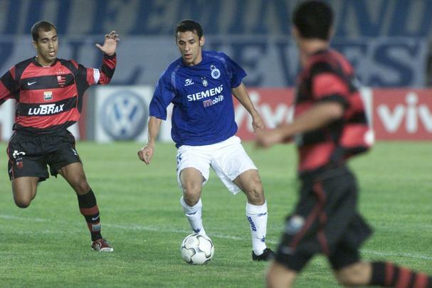 Fred em ação pelo Cruzeiro entre 2004 e 2005