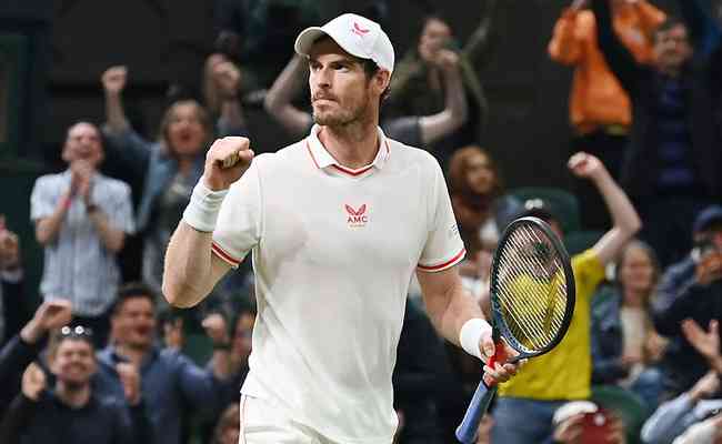 Andy Murray teve o apoio da torcida no retorno a Wimbledon e correspondeu com a vitria