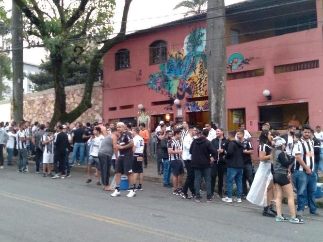 Torcida do Atltico movimenta ruas prximas ao Mineiro antes do jogo 