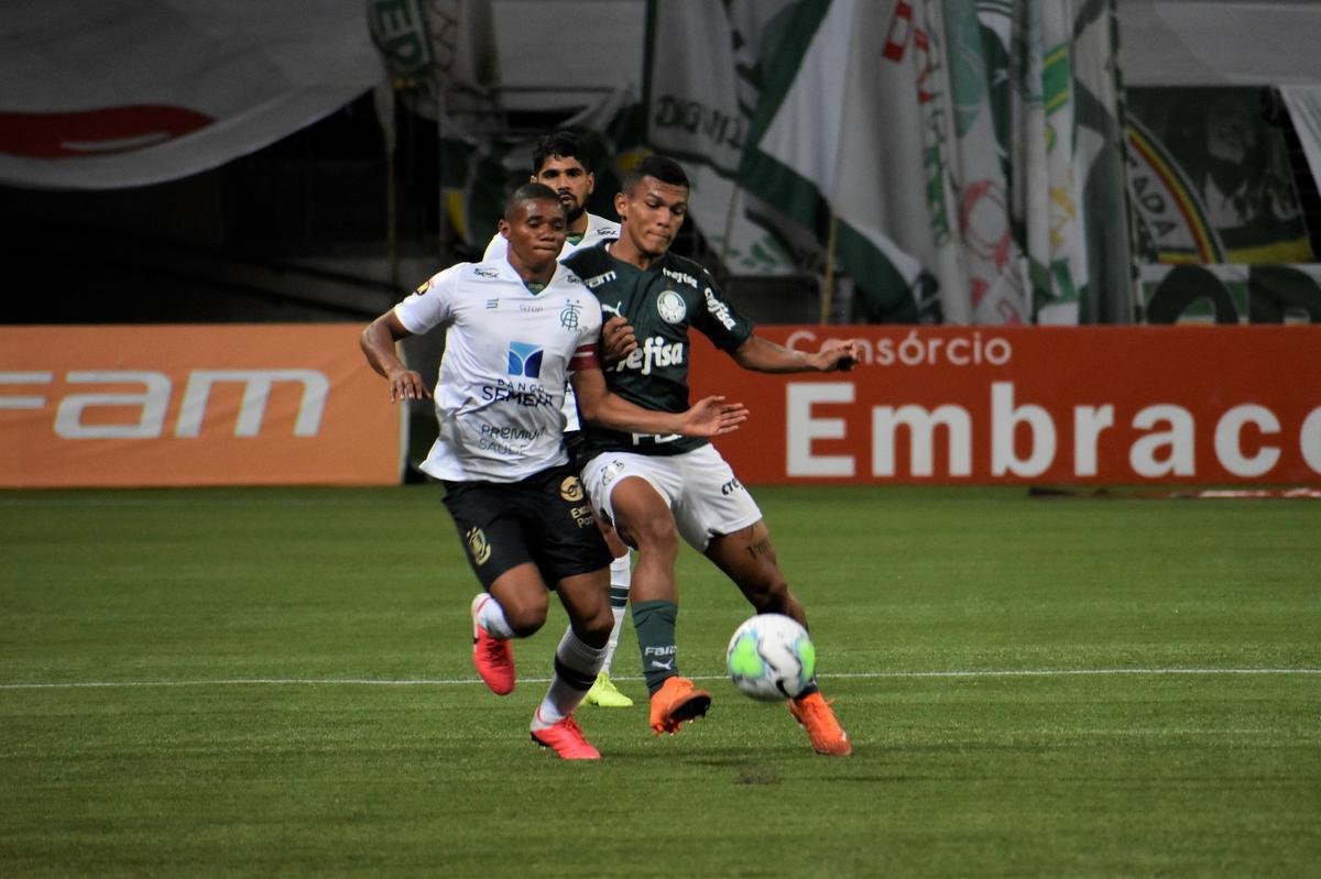 Palmeiras e Amrica se enfrentaram nesta quarta-feira (23), em partida de ida das semifinais da Copa do Brasil. O confronto foi realizado no Allianz Parque, em So Paulo. Na prxima quarta-feira (30), as equipes se reencontram no Independncia, em Belo Horizonte, s 21h30.
