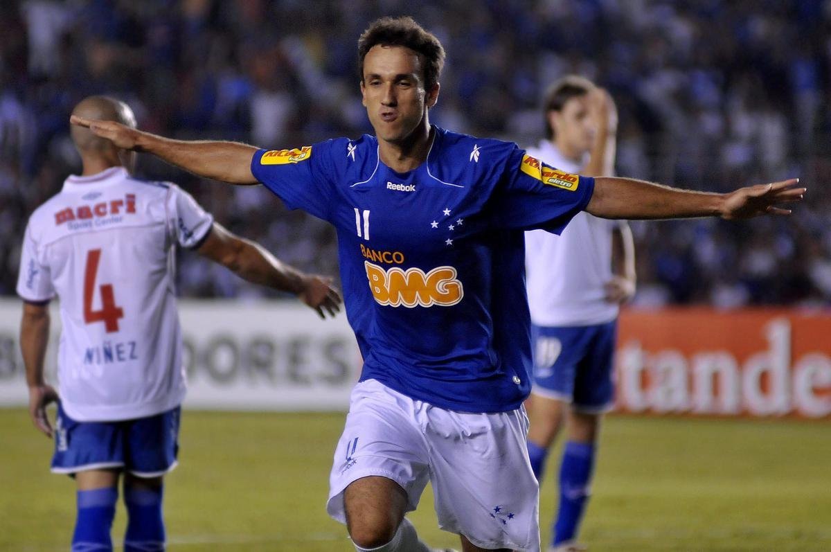 Thiago Ribeiro, do Cruzeiro, foi o artilheiro da Copa Libertadores de 2010 com 8 gols.