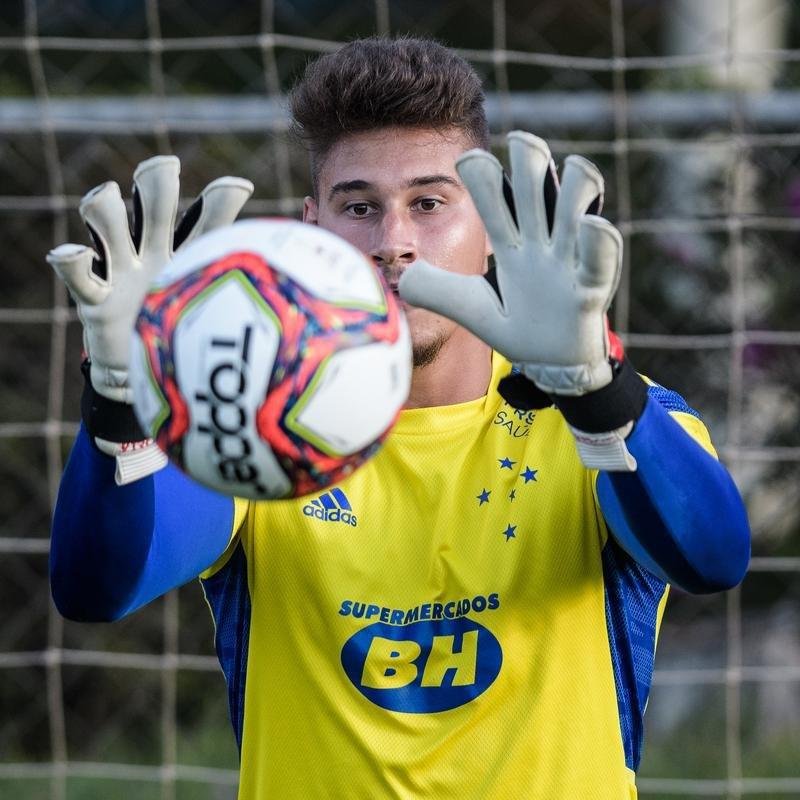 Atacante Guilherme Bissoli realizou primeiro treino com os novos companheiros de Cruzeiro nesta quarta-feira, dia 5 de maio