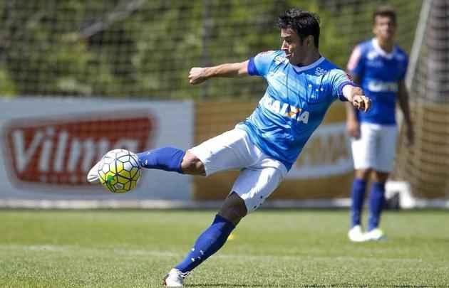 Veja fotos do treino e da apresentao oficial de Lucas e Robinho no Cruzeiro