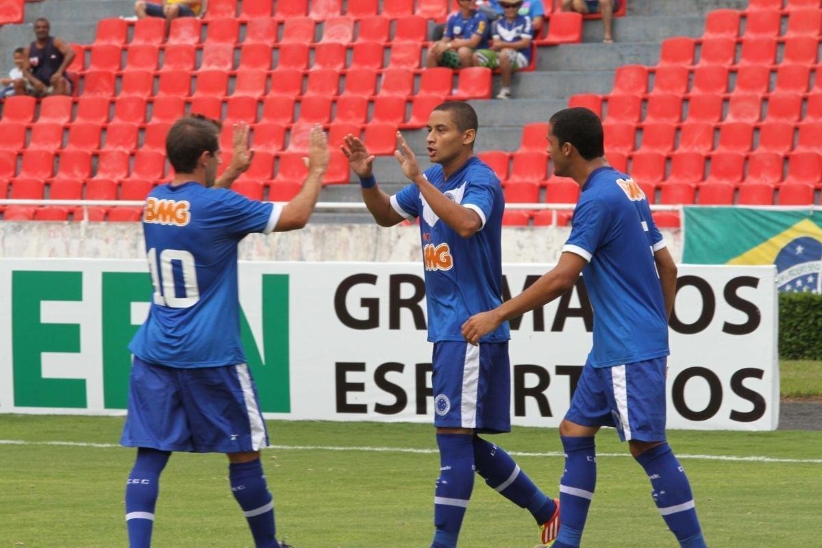 22/01/2012 - Amrica 3 x 2 Cruzeiro - Amistoso - Wellington Paulista marcou o primeiro gol do time em 2012