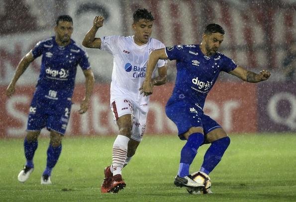 Cruzeiro venceu Huracán por 1 a 0 com gol de Rodriguinho