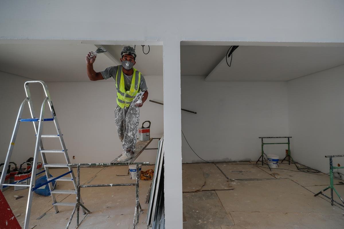 Ideia  mostrar a realidade das obras de construo do estdio do Galo
