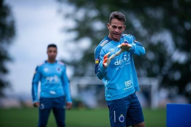 Fotos do treino do Cruzeiro na Toca da Raposa II. Time enfrenta o Internacional, nesta quarta-feira, às 21h30, no Mineirão, pela semifinal da Copa do Brasil. Mano Menezes pode apresentar novidades na escalação diante dos gaúchos.