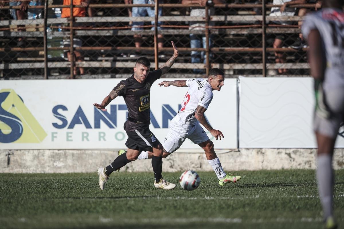 Fotos do jogo entre Democrata-GV e Atltico, pelo Campeonato Mineiro