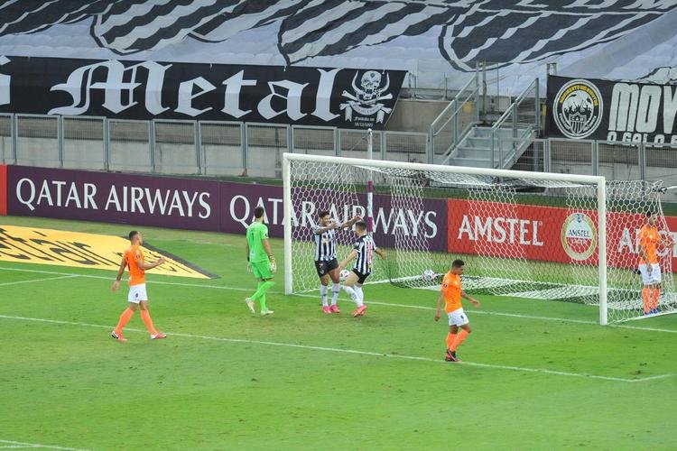 Savarino abriu o placar para o Atltico aos 28 minutos do primeiro tempo