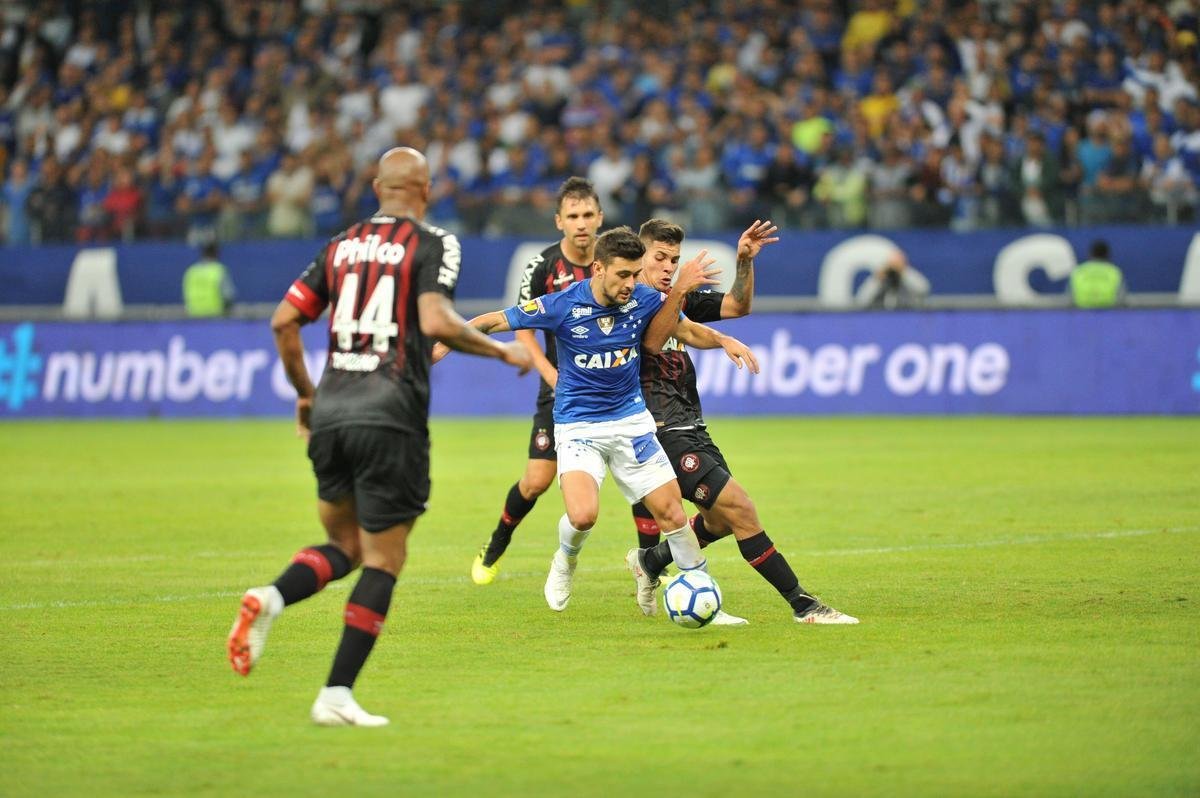 Cruzeiro conseguiu marcar no segundo tempo, com Arrascaeta, mas sofreu empate no fim com Bergson