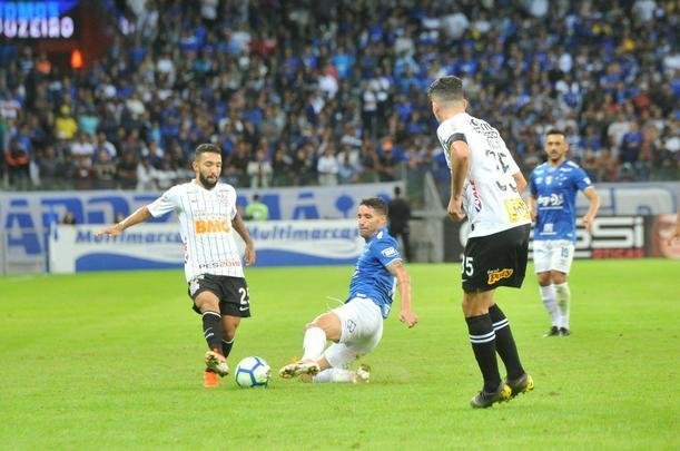Fotos de Cruzeiro x Corinthians, no Mineiro, pela oitava rodada do Campeonato Brasileiro