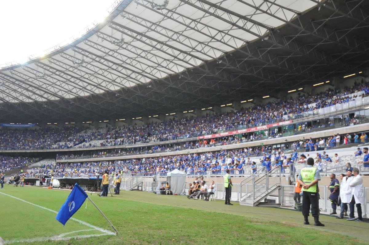 Reaes da torcida do Cruzeiro na partida contra o Palmeiras, no Mineiro, pelo Brasileiro