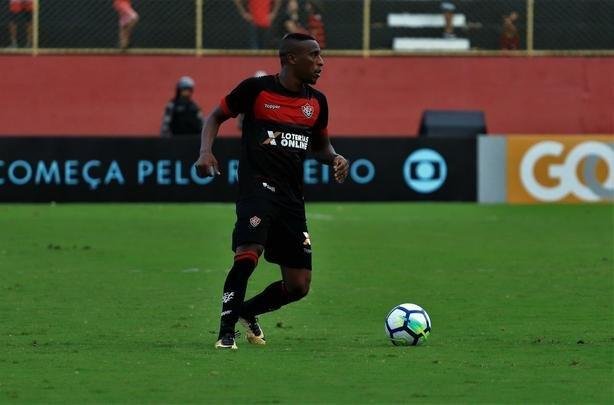 Vitória derrotou Atlético por 1 a 0, no Barradão, com gol de Léo Ceará