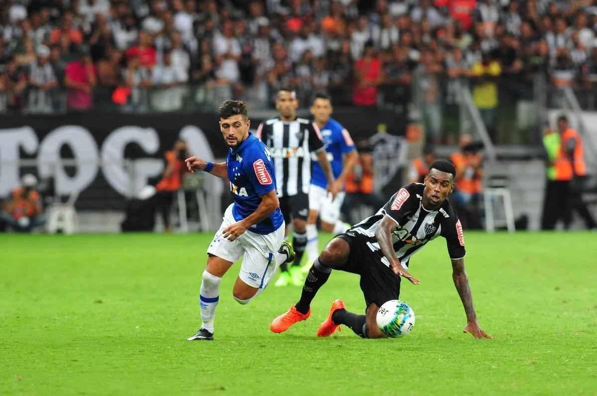 Imagens do segundo tempo do clssico vencido pelo Cruzeiro no Mineiro