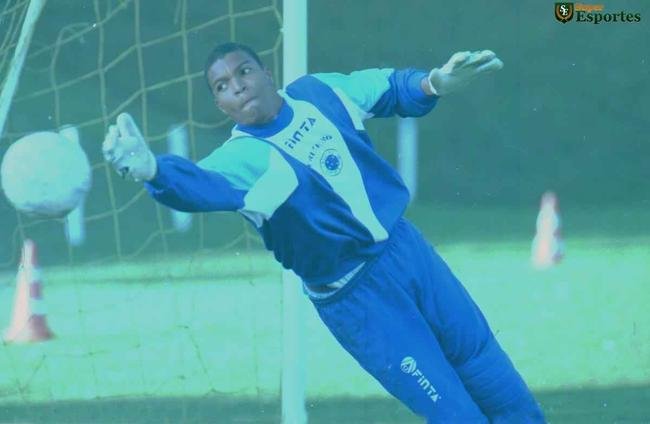 Goleiro Dida treina na Toca da Raposa I em 1996, ano em que vivia grande momento pelo Cruzeiro