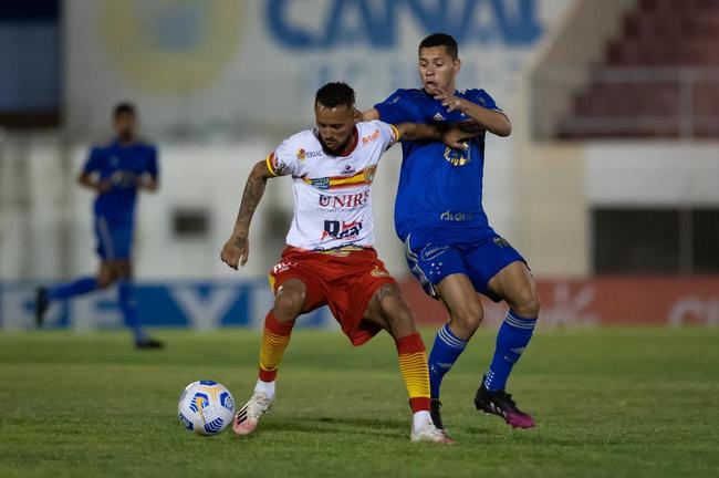 Fotos do jogo entre Juazeirense e Cruzeiro, no Estádio Adauto Moraes, em Juazeiro-BA, pela terceira fase da Copa do Brasil