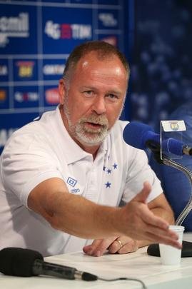 Mano Menezes celebrou retorno ao Cruzeiro e traou planos para reao do clube no Brasileiro