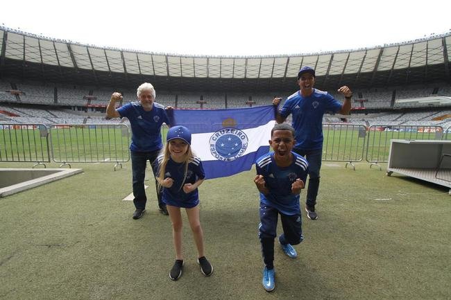 Alcia Reis e Gabriel Henry, crianas sempre presentes e marcantes na campanha do acesso do Cruzeiro