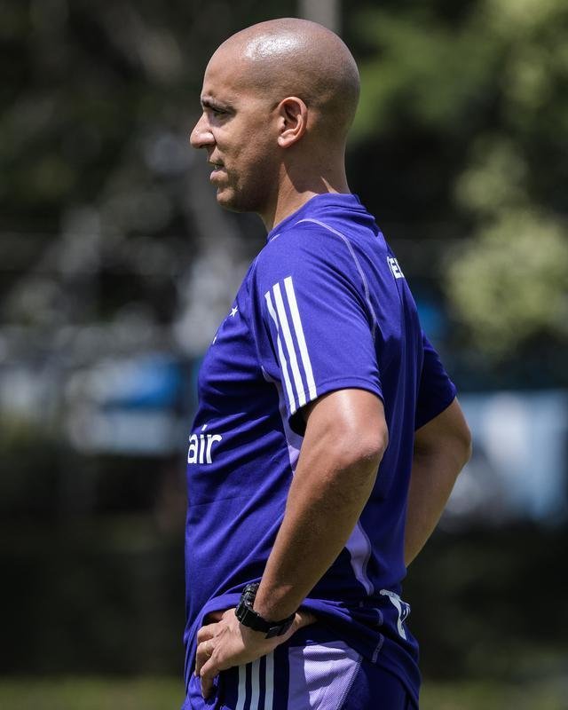 Fotos do primeiro treino do tcnico portugus Pepa no Cruzeiro