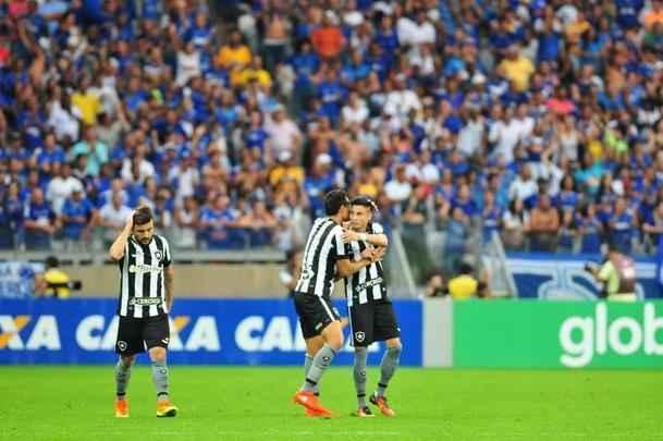 Imagens do jogo entre Cruzeiro e Botafogo no Mineiro