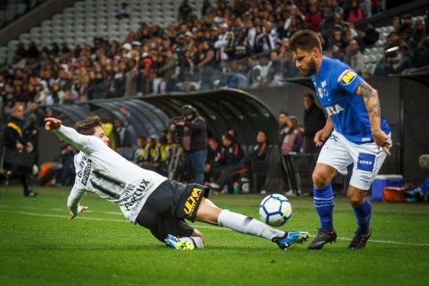 Fotos do amistoso entre Corinthians e Cruzeiro, que terminou empatado por 2 a 2, nesta quarta-feira (11/7), na Arena Corinthians, em São Paulo. Gols da Raposa foram marcados por Henrique e Rafael Sobis.