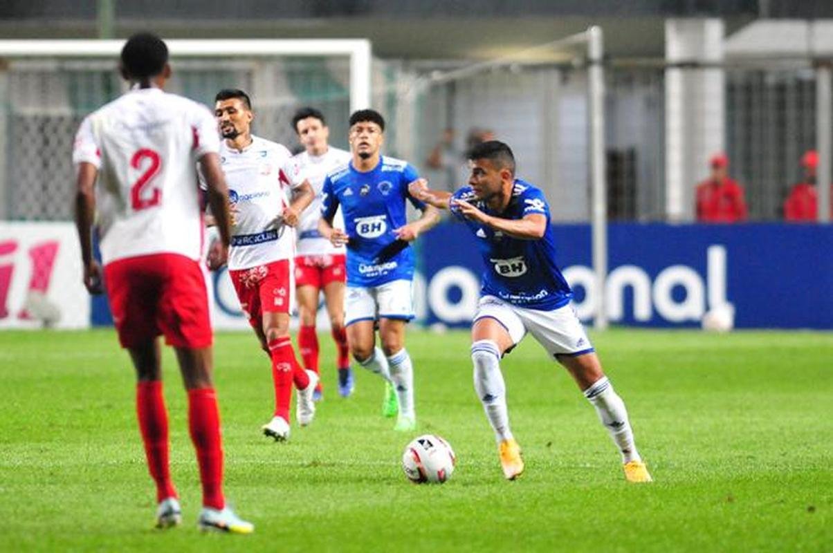 O Cruzeiro goleou o Nutico por 4 a 0 no Independncia, em Belo Horizonte, na 26 rodada da Srie B