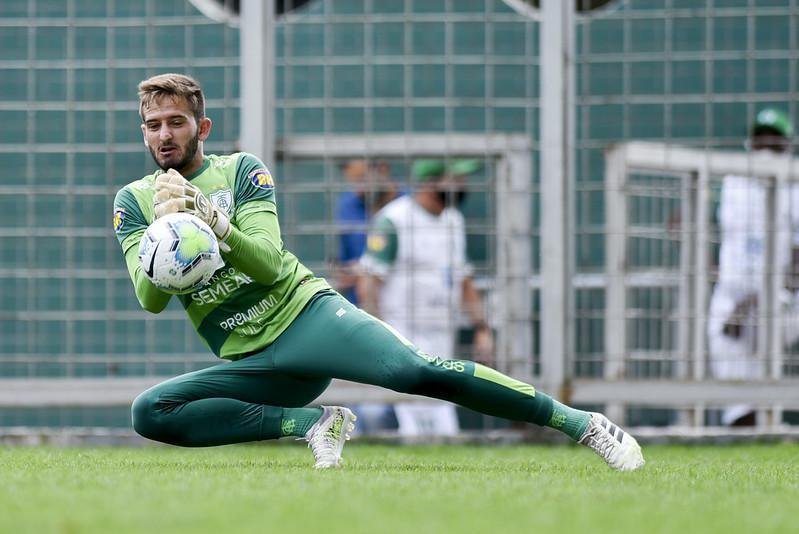 Léo Lang: goleiro tem contrato com o América até dezembro de 2021.