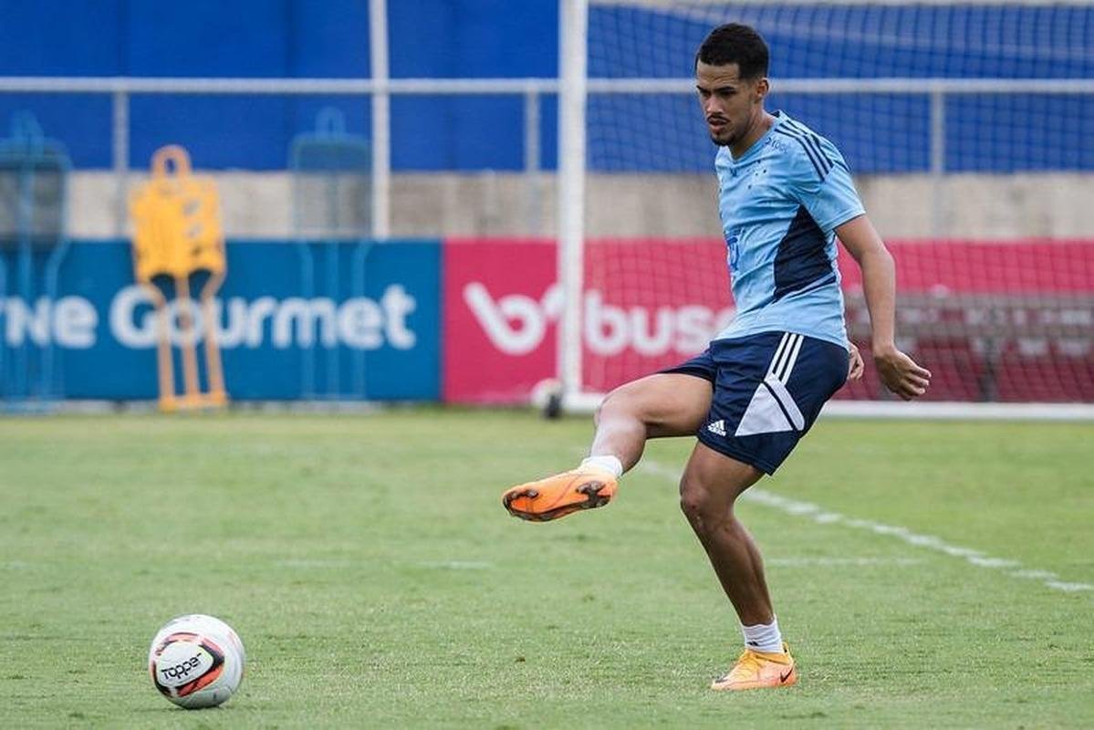 Lucas Oliveira, zagueiro pela direita (68% dos votos)