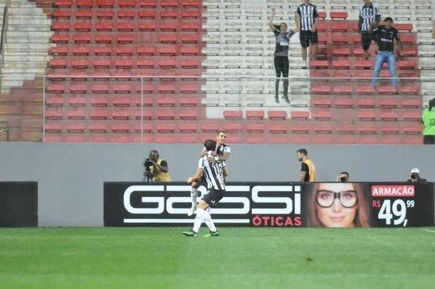 Fotos da vitria do Atltico sobre o Cear, por 2 a 1, no Independncia, com gols de Otero e Luan. Thiago Gallhardo descontou para os cearenses