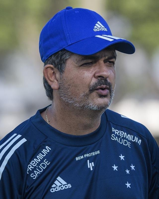Fotos do primeiro treino do Cruzeiro, na Toca da Raposa II, sob o comando de Ney Franco. Treinador de 54 anos foi oficializado nesta quarta-feira