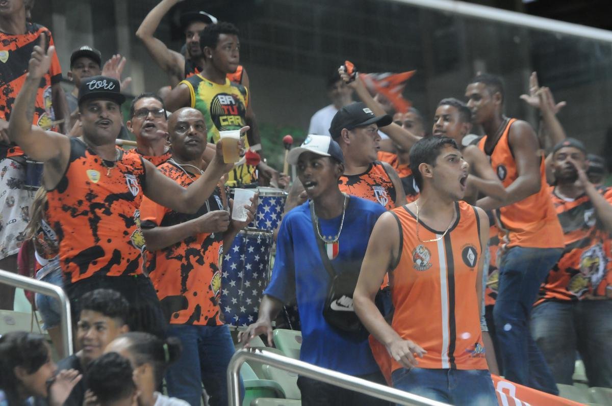 Com gols de Felipe Augusto e Al, Amrica venceu Coimbra por 2 a 0, nesta segunda-feira, no Independncia, pela sexta rodada do Campeonato Mineiro