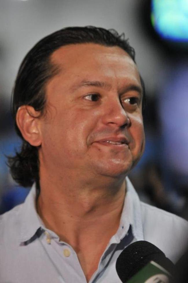 Conselheiros e associados do Cruzeiro durante votao de mudana do Estatuto do clube. Assembleia geral autorizou venda de at 90% das aes da SAF para investidores. Houve festa dos cruzeirenses no Parque Esportivo do Barro Preto, em BH, devido  possibilidade de chegada de recursos para tornar o futebol mais competitivo a partir de 2022.