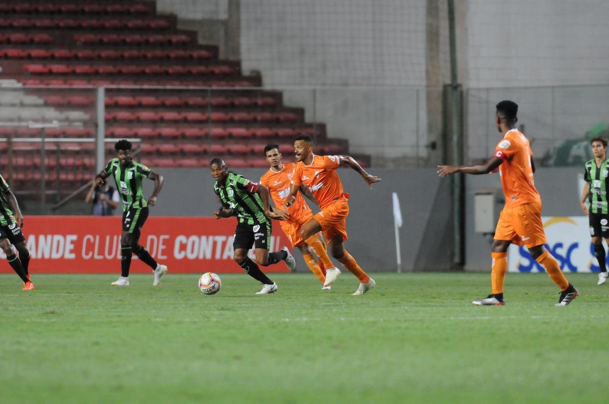 Com gols de Felipe Augusto e Al, Amrica venceu Coimbra por 2 a 0, nesta segunda-feira, no Independncia, pela sexta rodada do Campeonato Mineiro