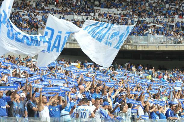Fotos da torcida do Cruzeiro no primeiro clssico da final do Mineiro, contra o Atltico, no Mineiro