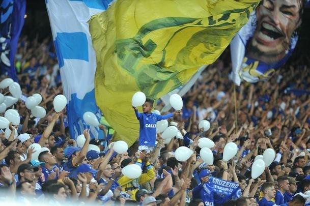 Torcedores do Cruzeiro coloriram Mineiro de azul em deciso da Copa do Brasil contra o Flamengo