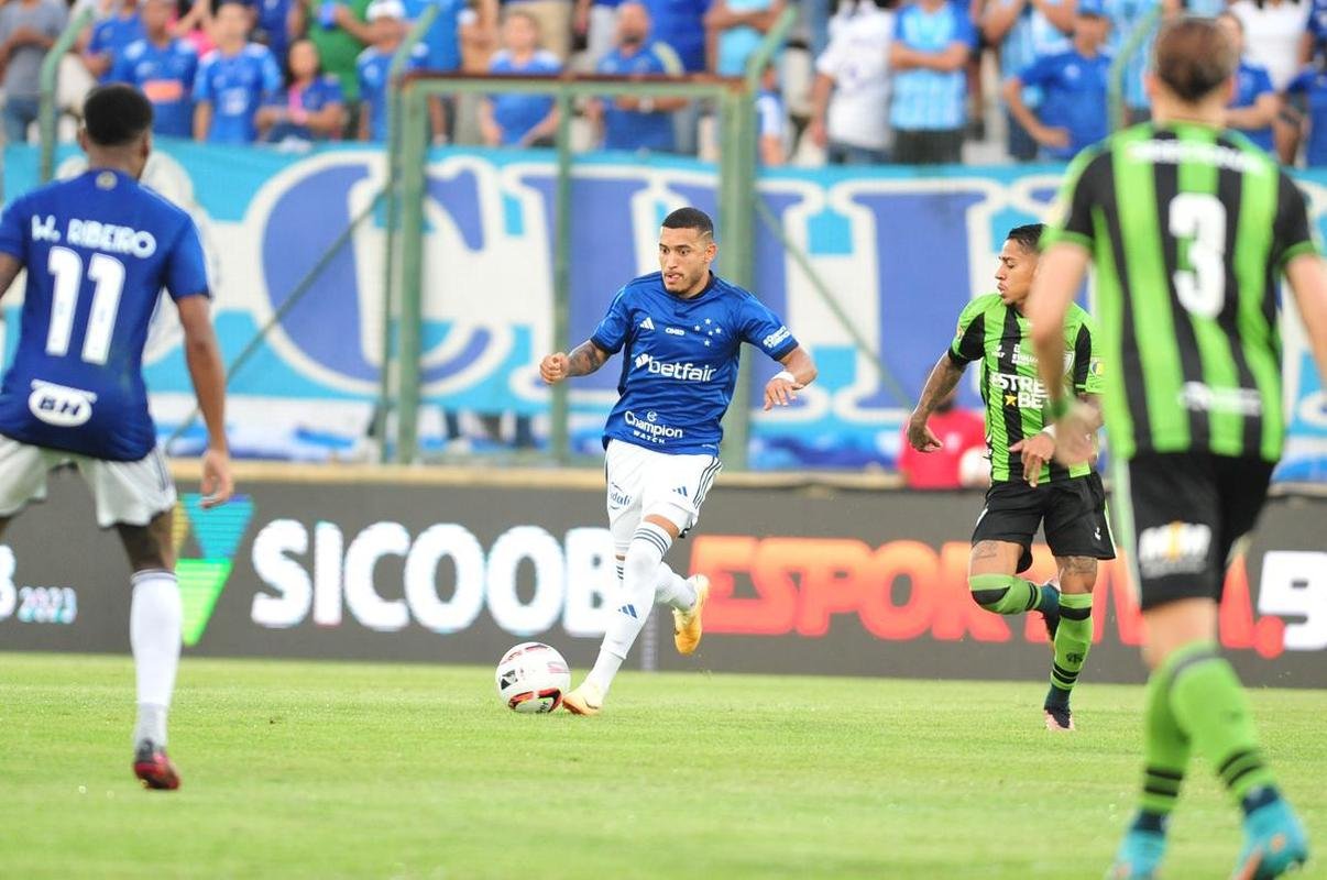 Cruzeiro e Amrica se enfrentaram na Arena do Jacar, em Sete Lagoas, pelo jogo de ida da semifinal do Campeonato Mineiro