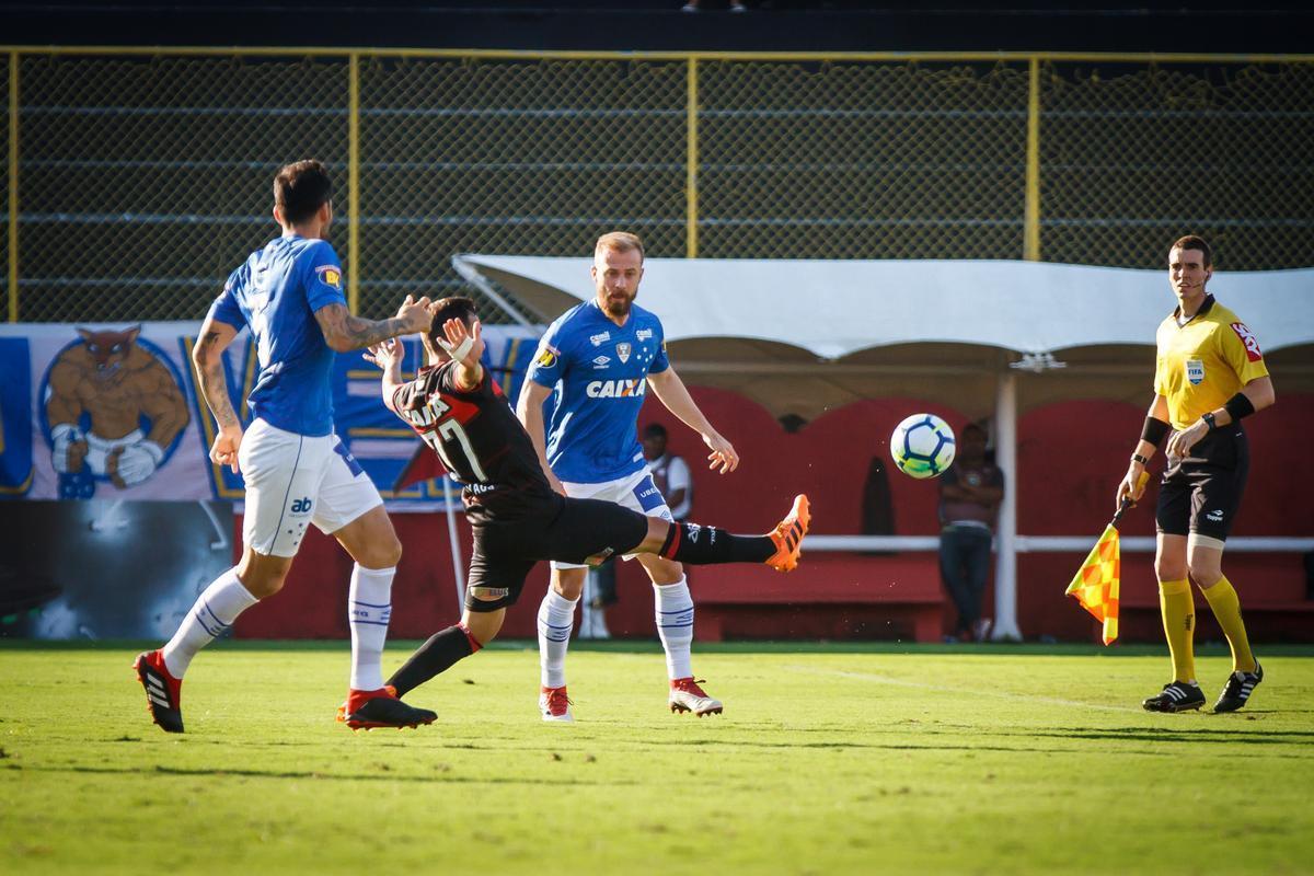 Cruzeiro empatou com Vitória no Barradão, em Salvador, por 1 a 1, pela 17ª rodada do Brasileiro