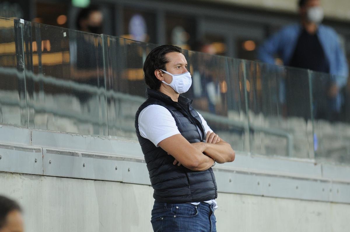 Welinton empatou para o Cruzeiro, que jogou boa parte do segundo tempo com um jogador a menos devido  expulso de Pottker. Final no Mineiro: 3 a 3