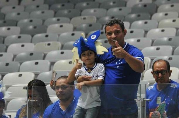 Imagens da torcida e da partida entre Cruzeiro e Santos, no Mineiro