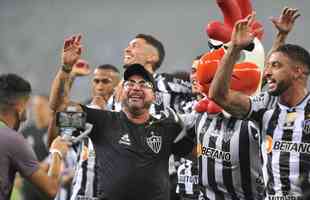 Festa do Atlético no Mineirão pela conquista do tricampeonato mineiro. Galo derrotou o Cruzeiro por 3 a 1 na final única do estadual. Gols foram de Hulk (2) e Nacho